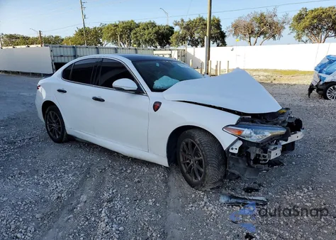 2018 Alfa Romeo Giulia Q4 z USA, uszkodzony, nr VIN ZARFAEDN1J7573529